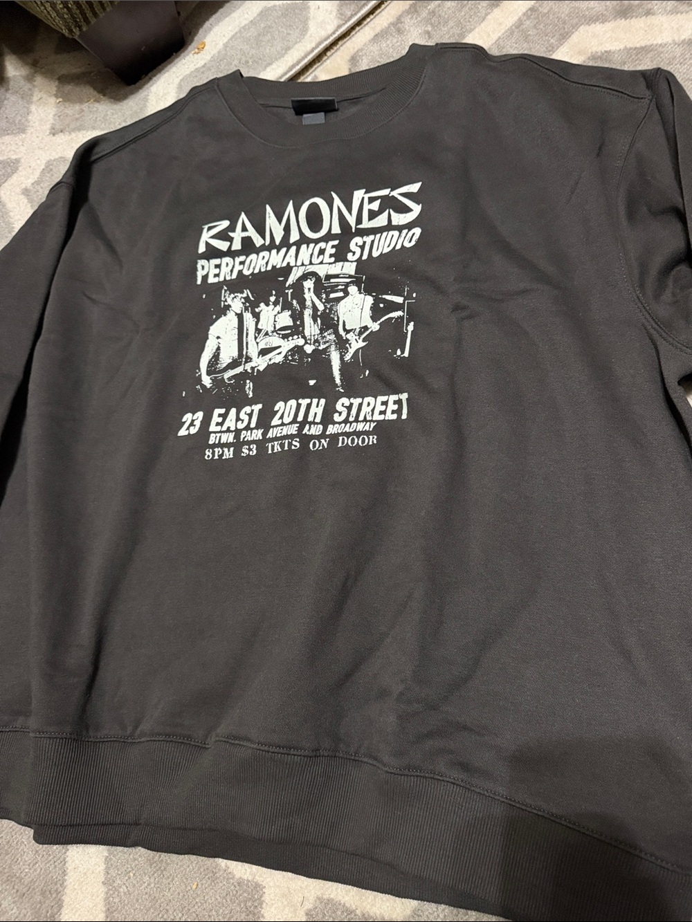 Men’s 2X Ramones crewneck sweatshirt / NEW